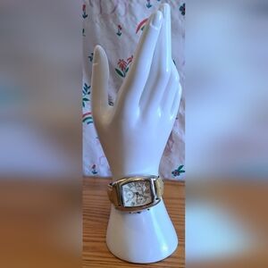 Vintage Lucien Piccard 26495MUS Mother Of Pearl & Silver Casual Wrist Watch